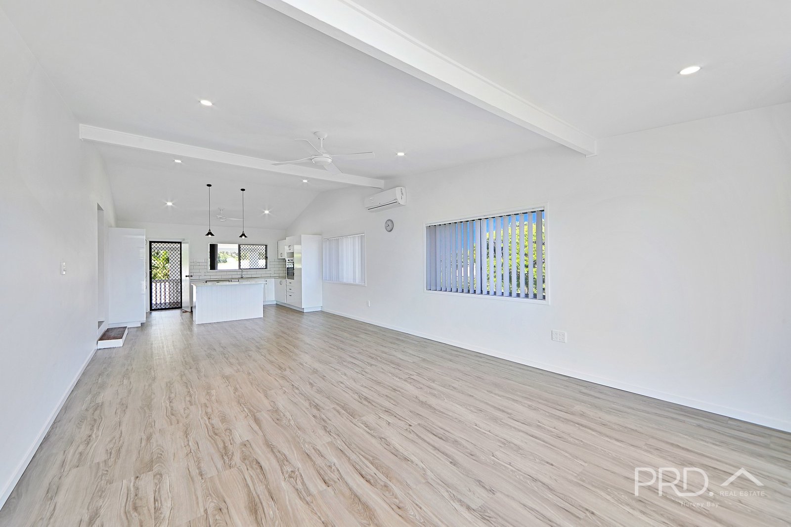 52 Jacobsen Outlook URRAWEEN 16