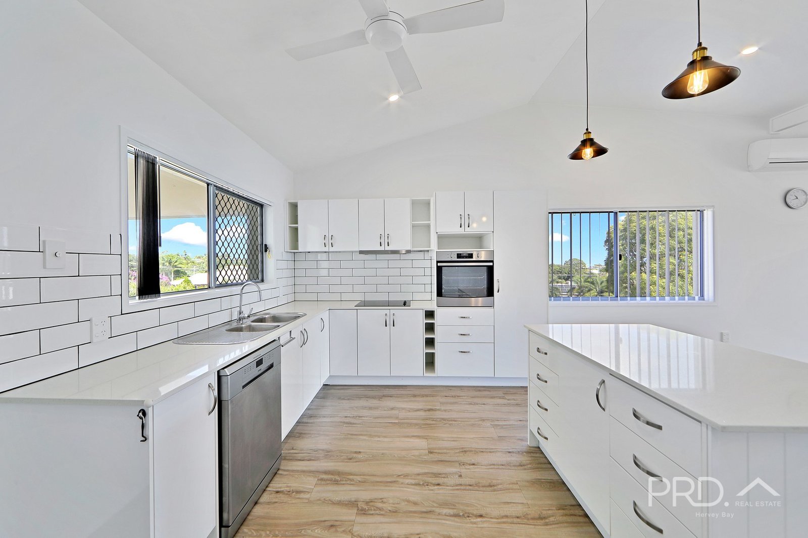 52 Jacobsen Outlook URRAWEEN 17