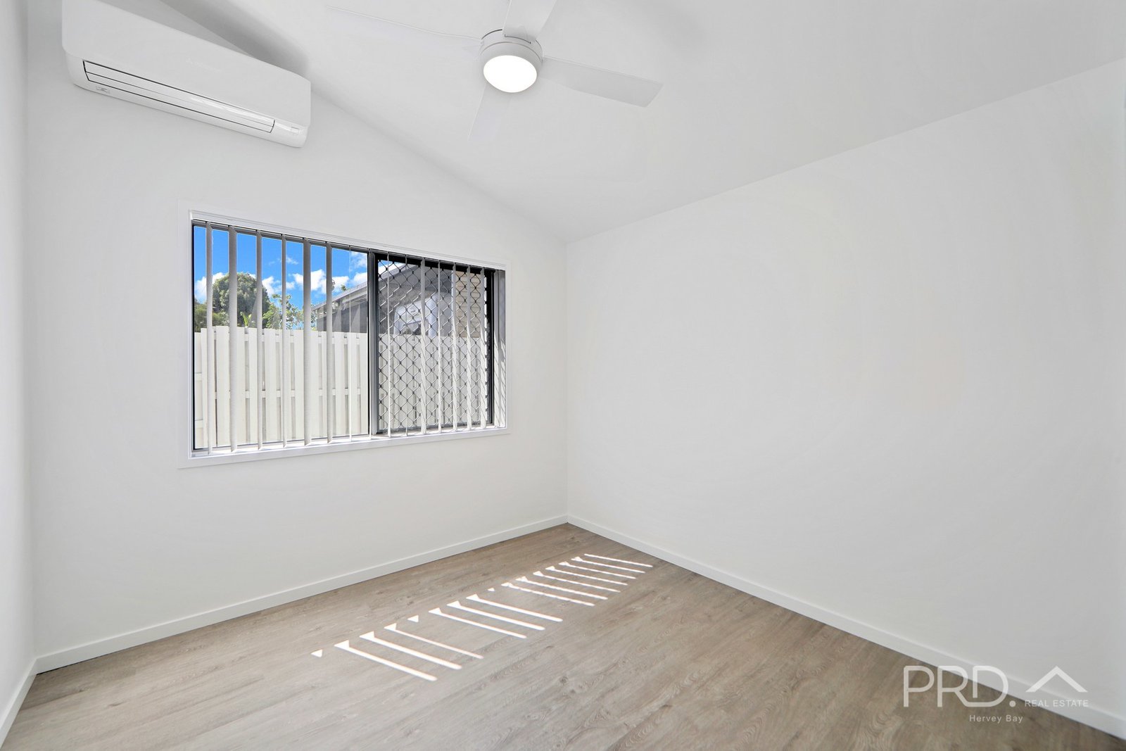 52 Jacobsen Outlook URRAWEEN 25