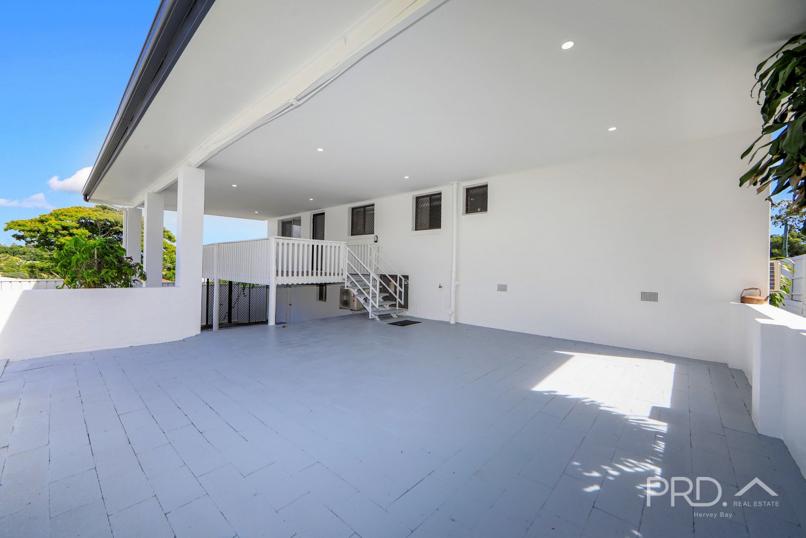 52 Jacobsen Outlook URRAWEEN 32