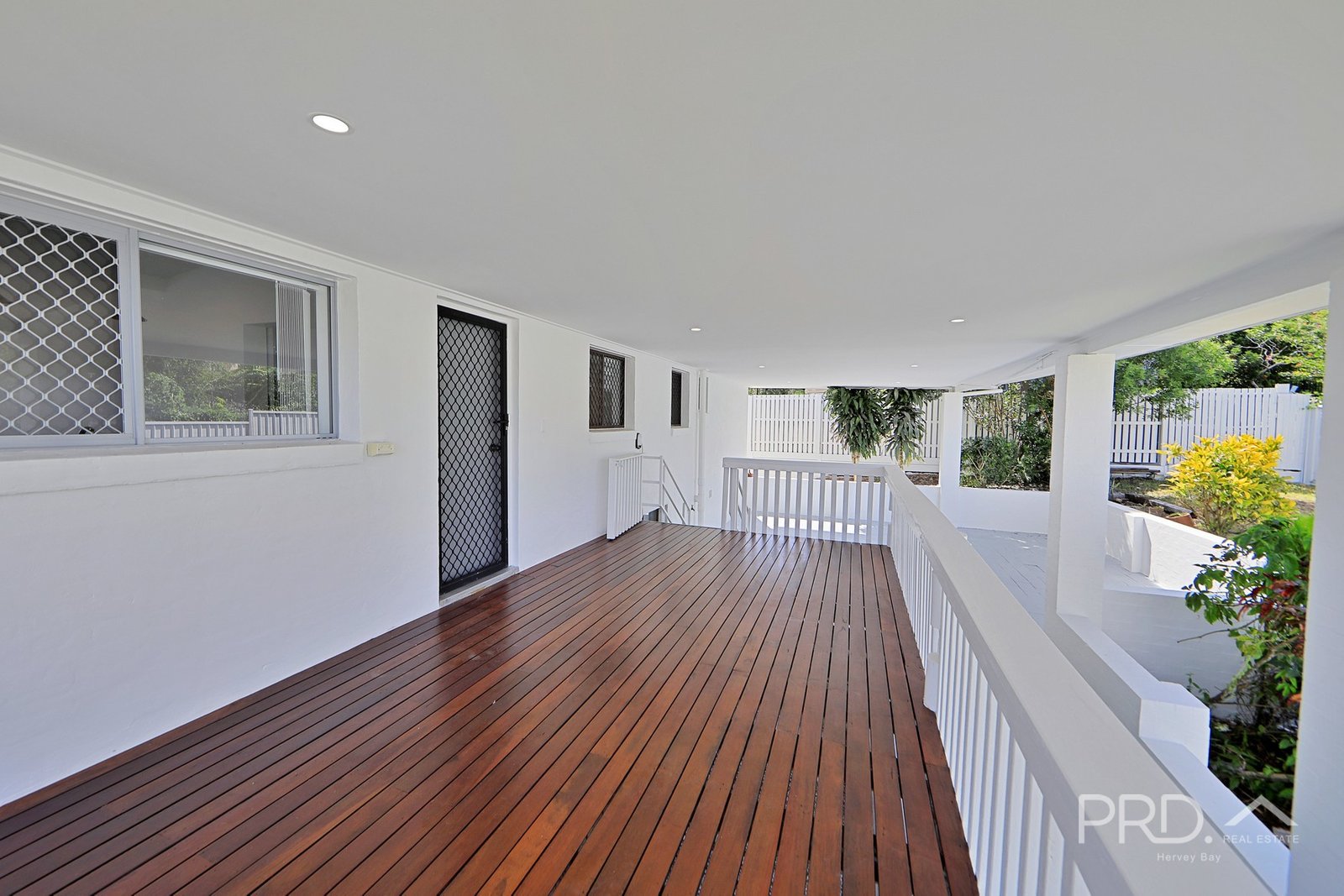 52 Jacobsen Outlook URRAWEEN 34