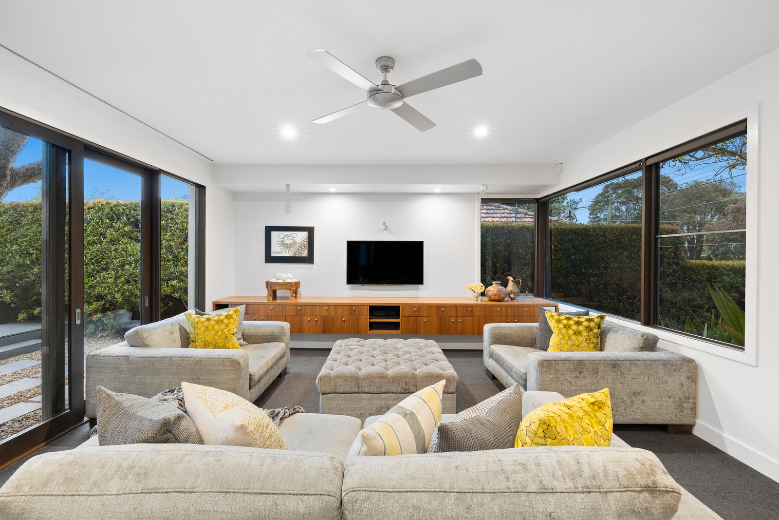 Real Estate and Property in 52 Linacre Road, Hampton, VIC