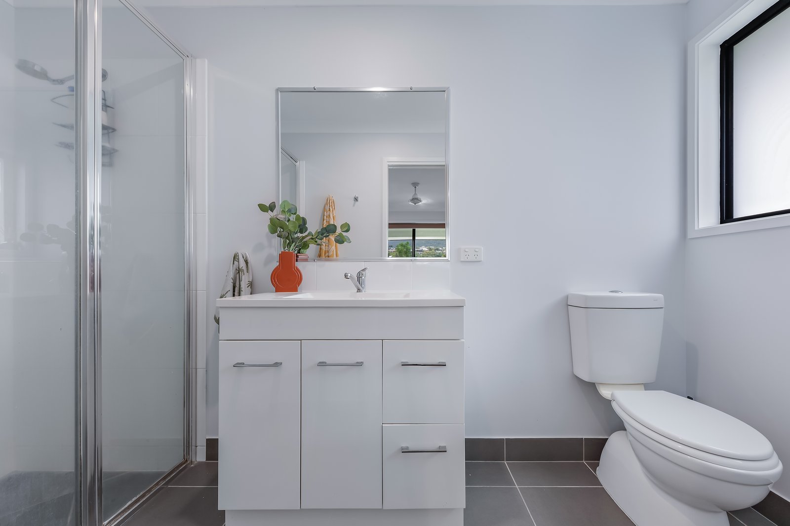 52 Macarthur Drive CANNONVALE 9