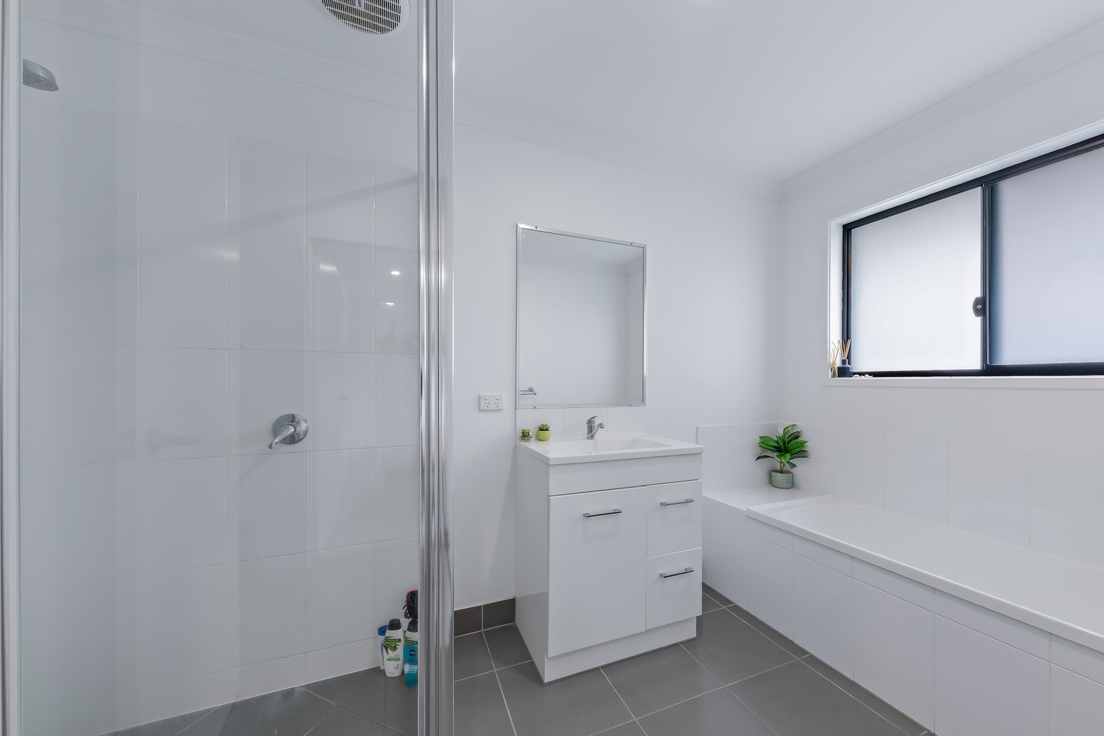 52 Macarthur Drive CANNONVALE 20