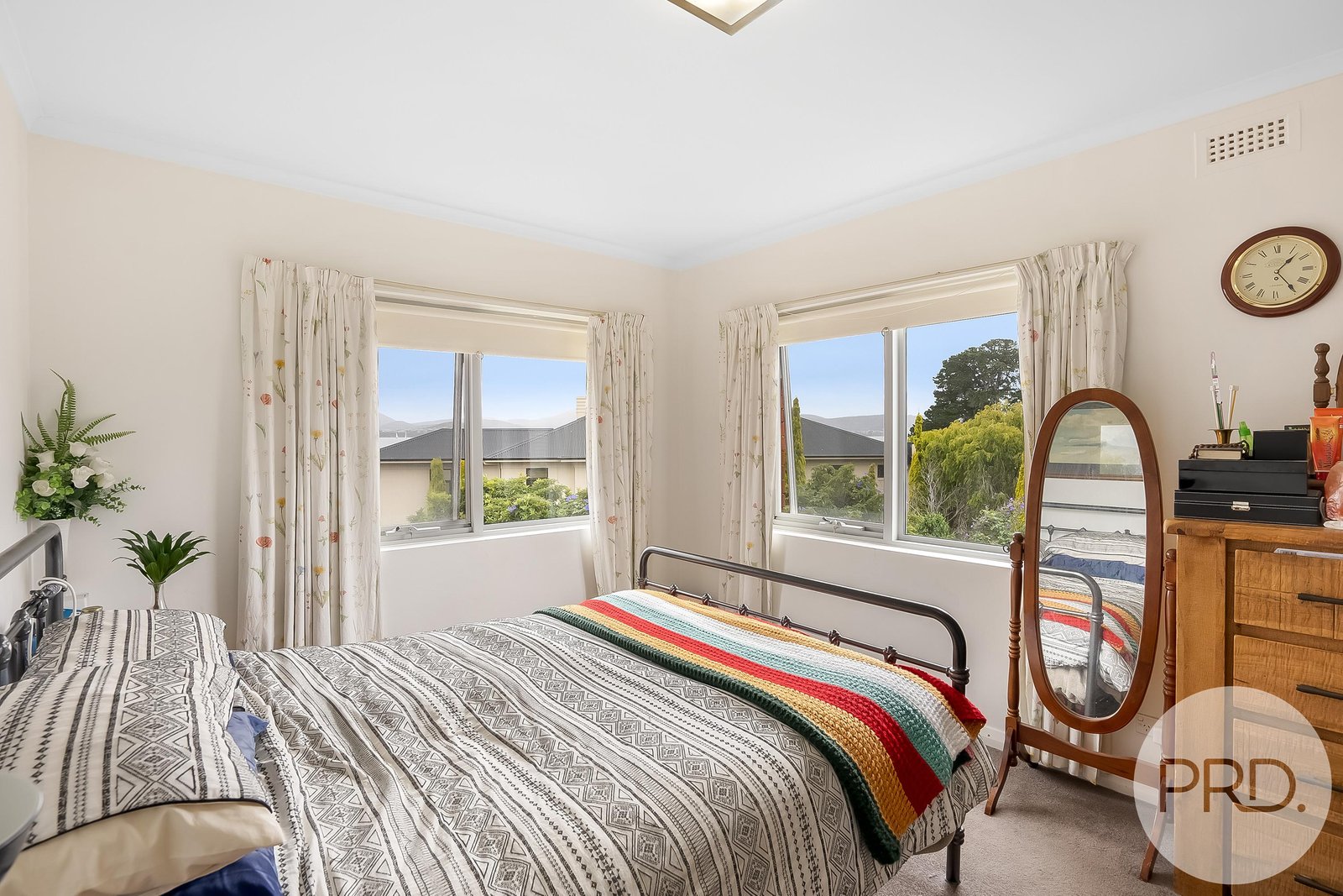 5/2 Mansell Court SANDY BAY 10