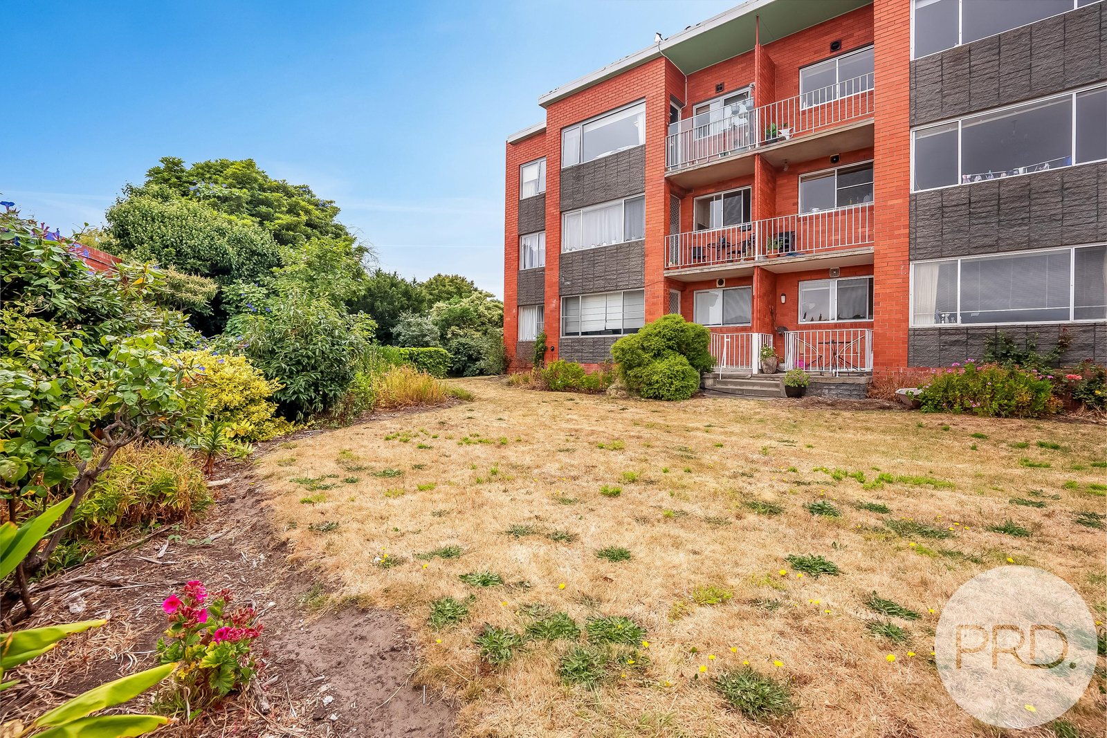 5/2 Mansell Court SANDY BAY 19