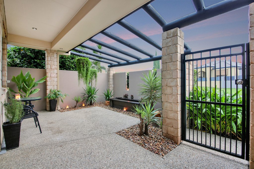 5/2 Marciana Crescent VARSITY LAKES 3