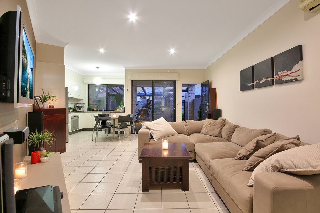 5/2 Marciana Crescent VARSITY LAKES 7