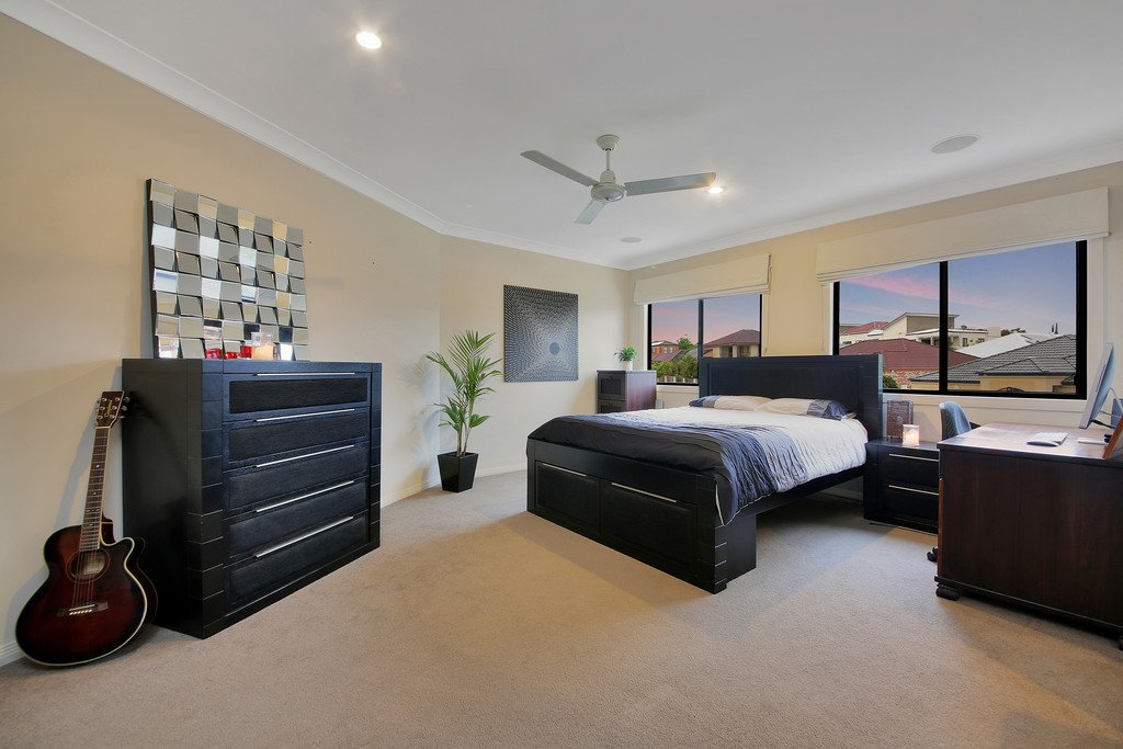 5/2 Marciana Crescent VARSITY LAKES 8