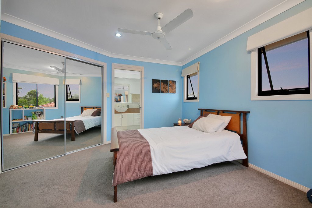 5/2 Marciana Crescent VARSITY LAKES 9