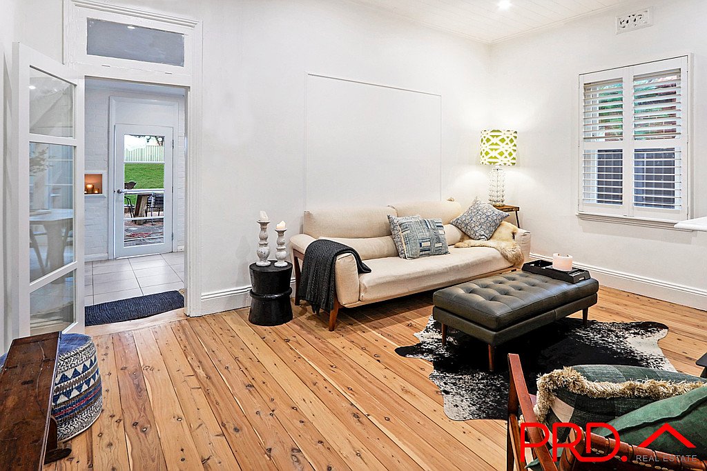 52 Napier Street TAMWORTH 8