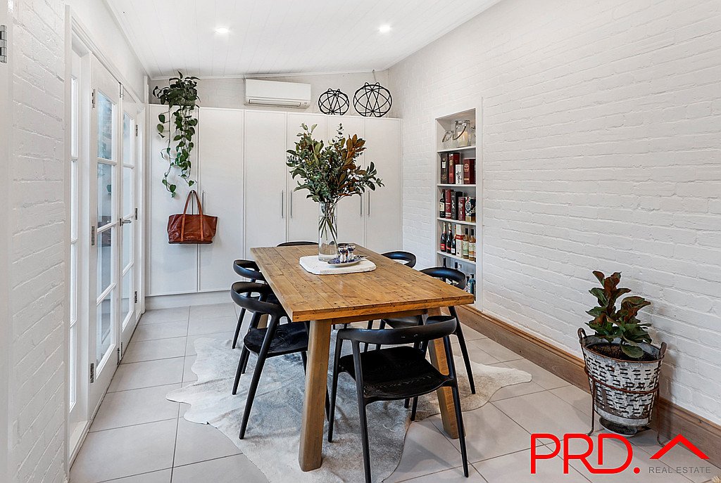 52 Napier Street TAMWORTH 9