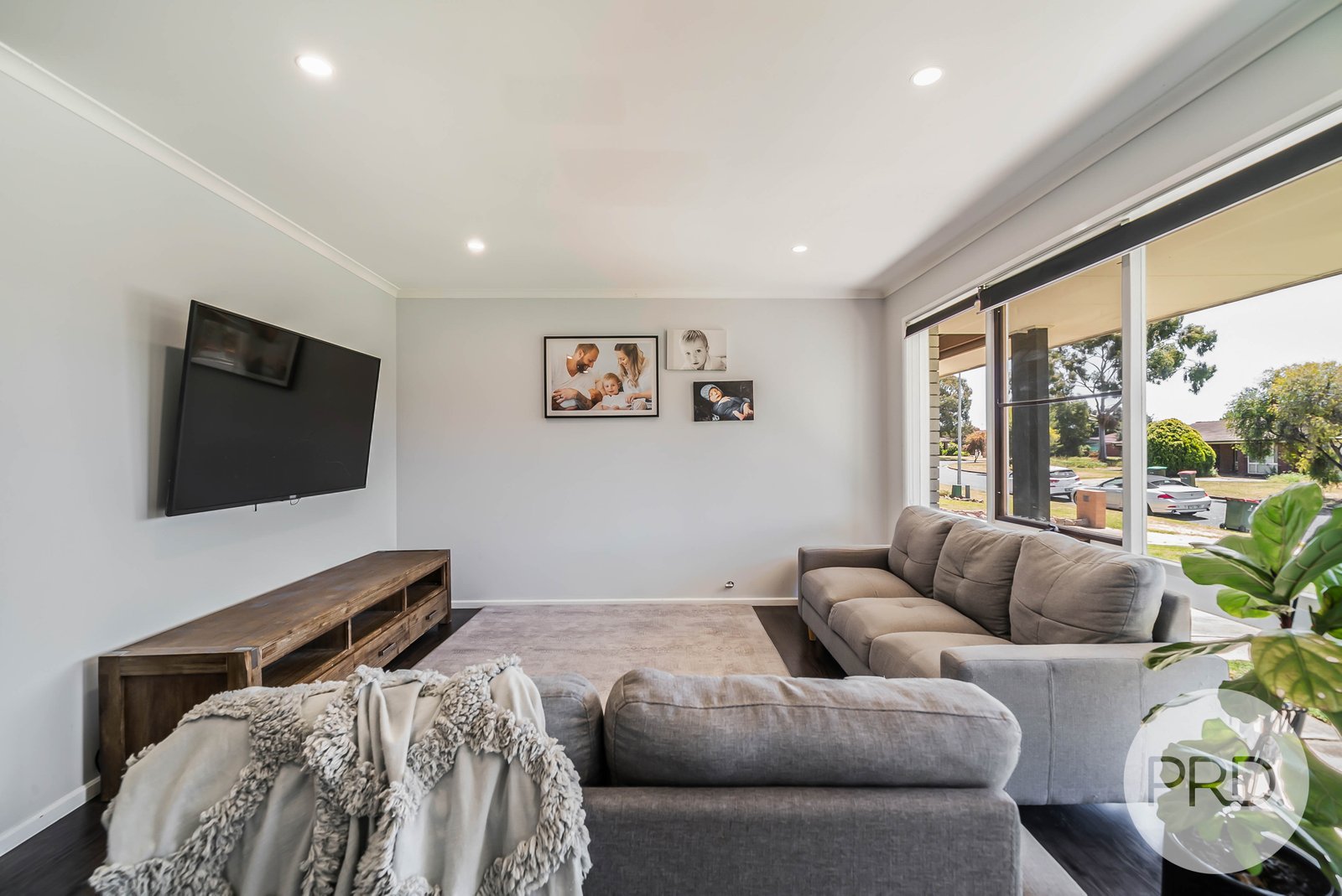 52 Naretha Street GLENFIELD PARK 2
