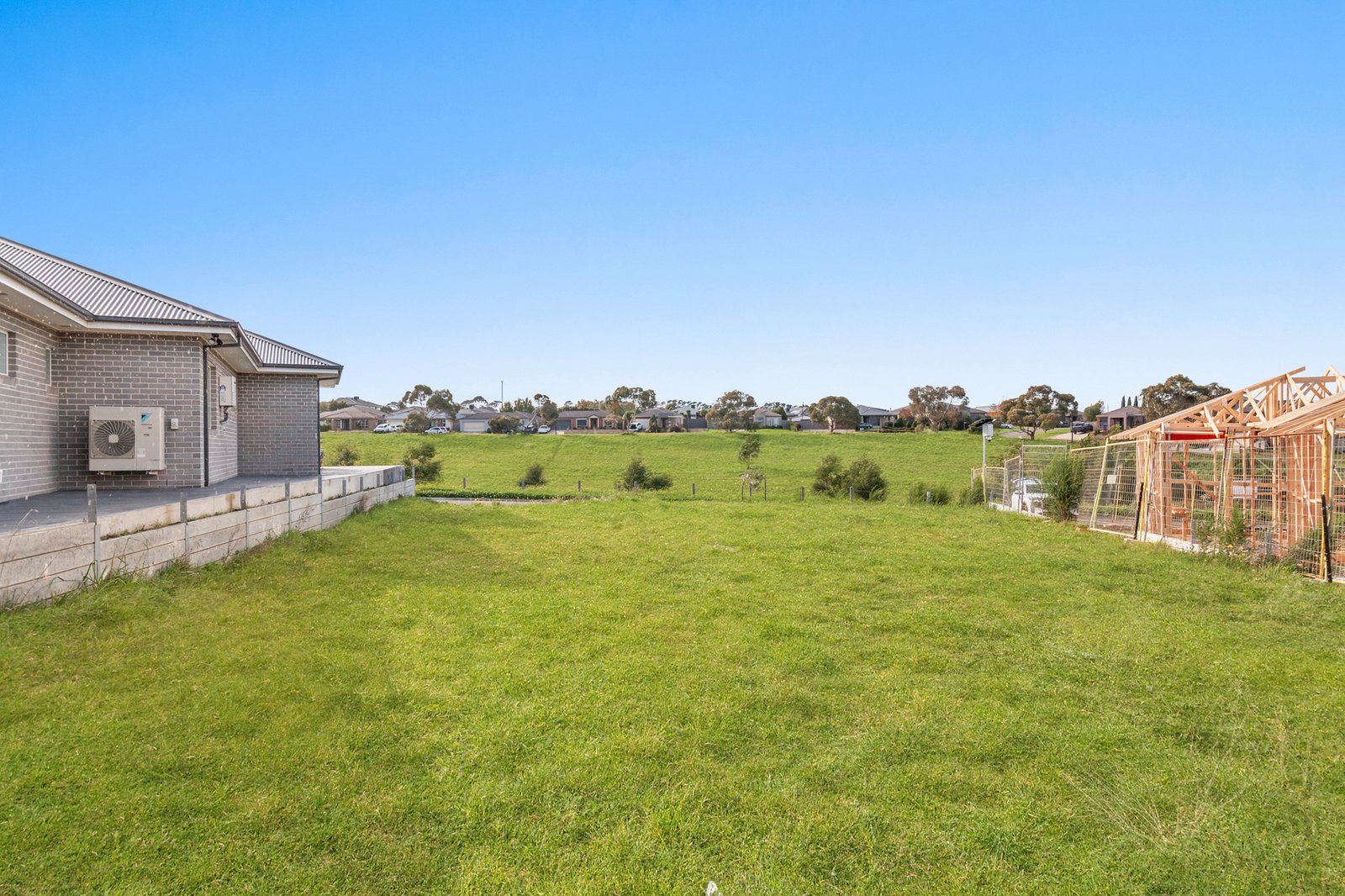 Gallery: 52 Petal Crescent
