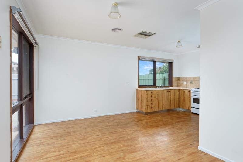 52 Pinaroo Drive GLENFIELD PARK 3