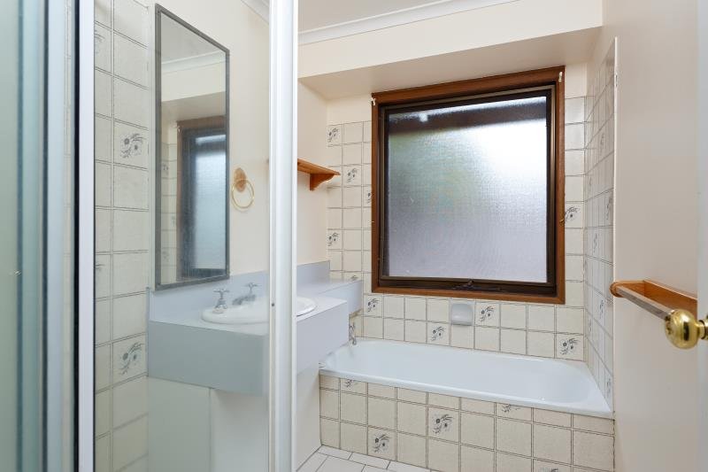 52 Pinaroo Drive GLENFIELD PARK 4