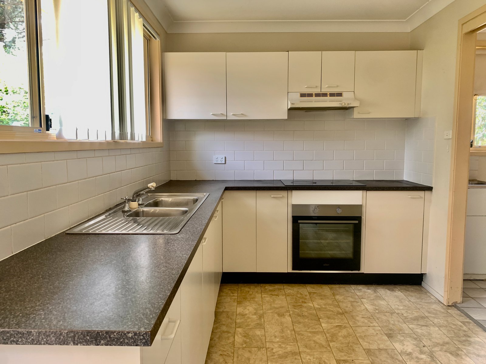 5/2 Ponyara Rd  BEVERLY HILLS 2