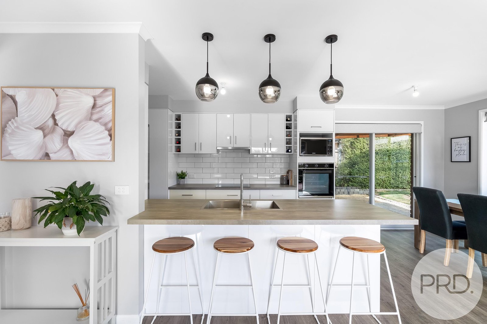 52 Racecourse Road BRIGHTON 9