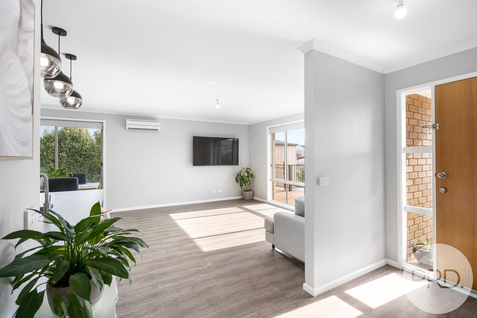 52 Racecourse Road BRIGHTON 10