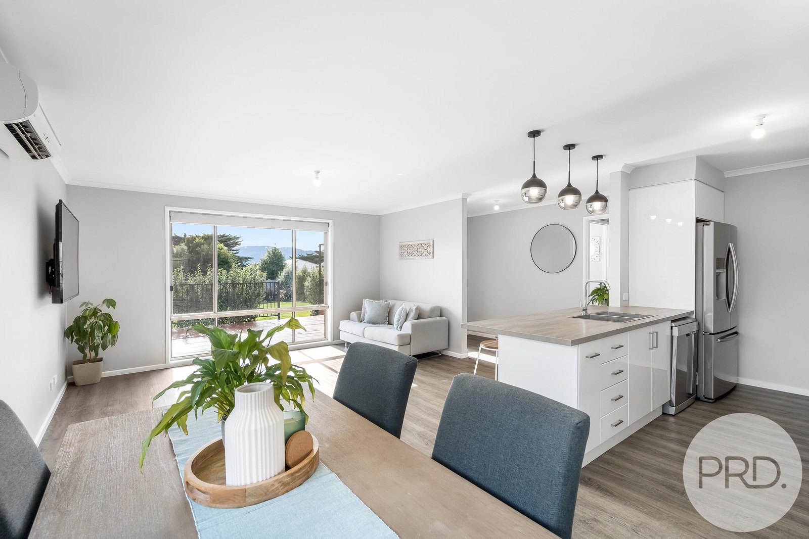 52 Racecourse Road BRIGHTON 18