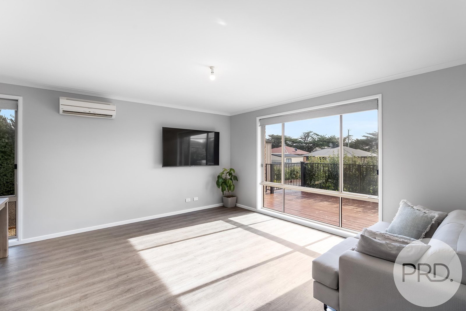 52 Racecourse Road BRIGHTON 21