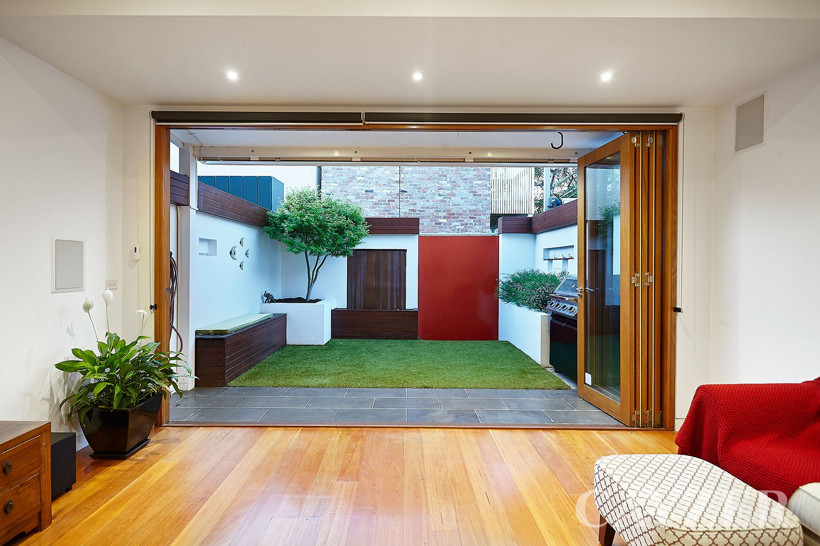 Gallery: 52 Raglan Street