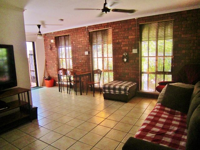 5/2 Robert Street BROOME 3