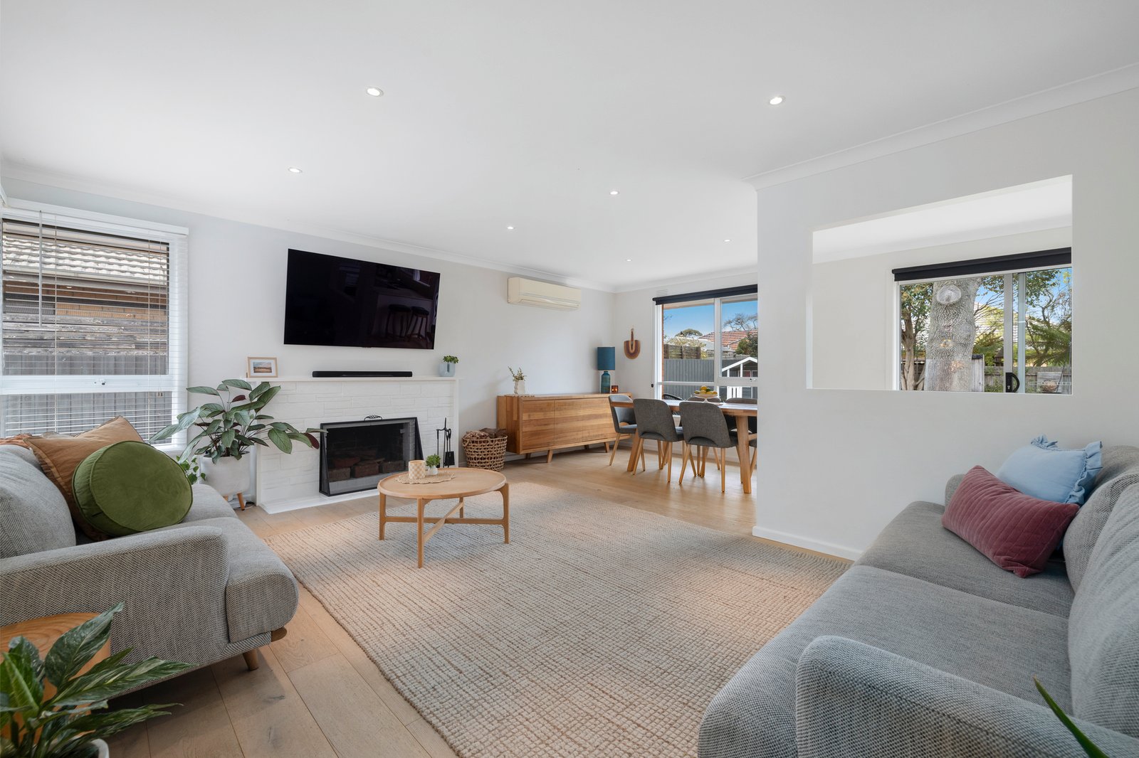 Gallery: 52 Robert Street