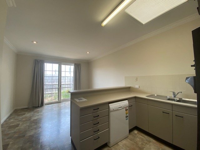 Gallery: 5/2 Sandringham Road