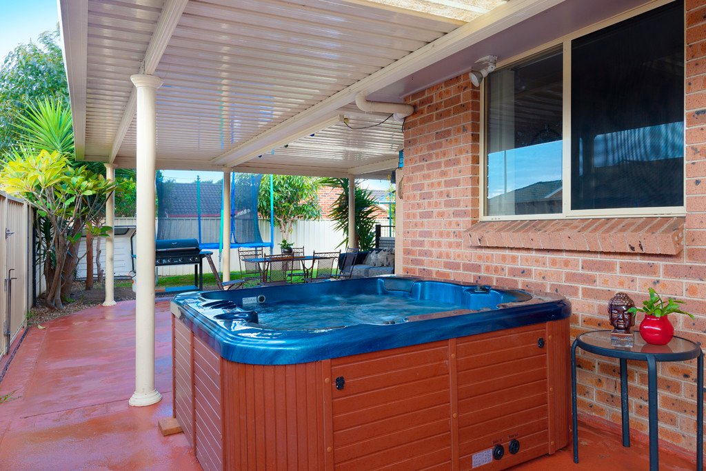 52 Sunnybank Crescent HORSLEY 2