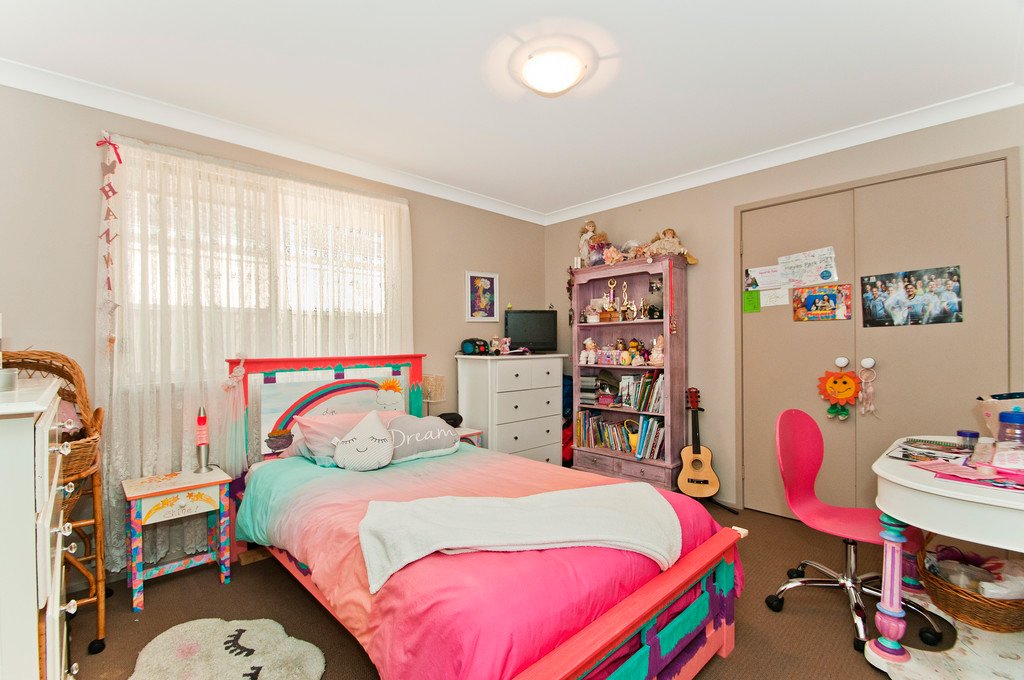 52 Sunnybank Crescent HORSLEY 8