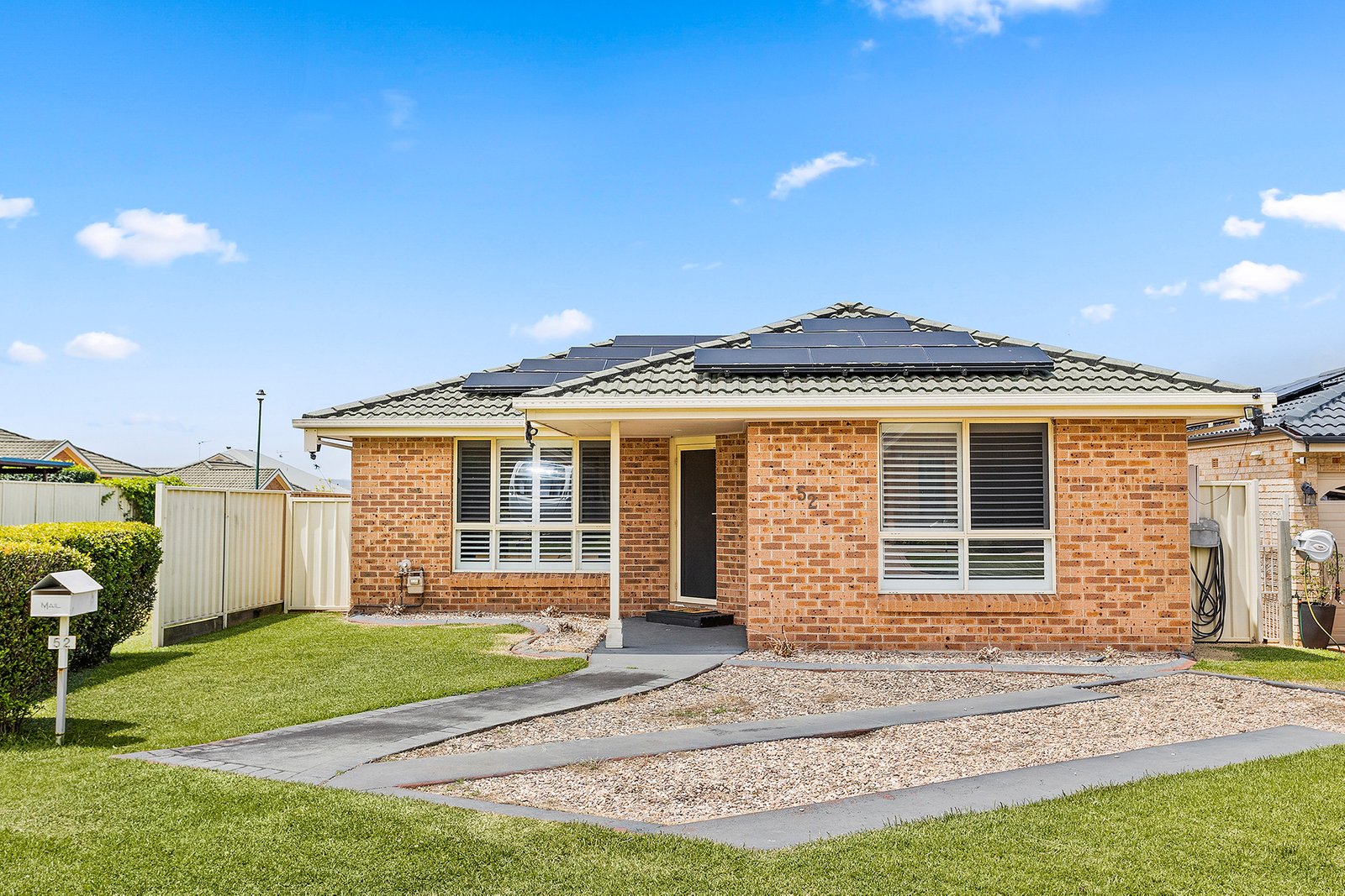 52 Sunnybank Crescent HORSLEY 1
