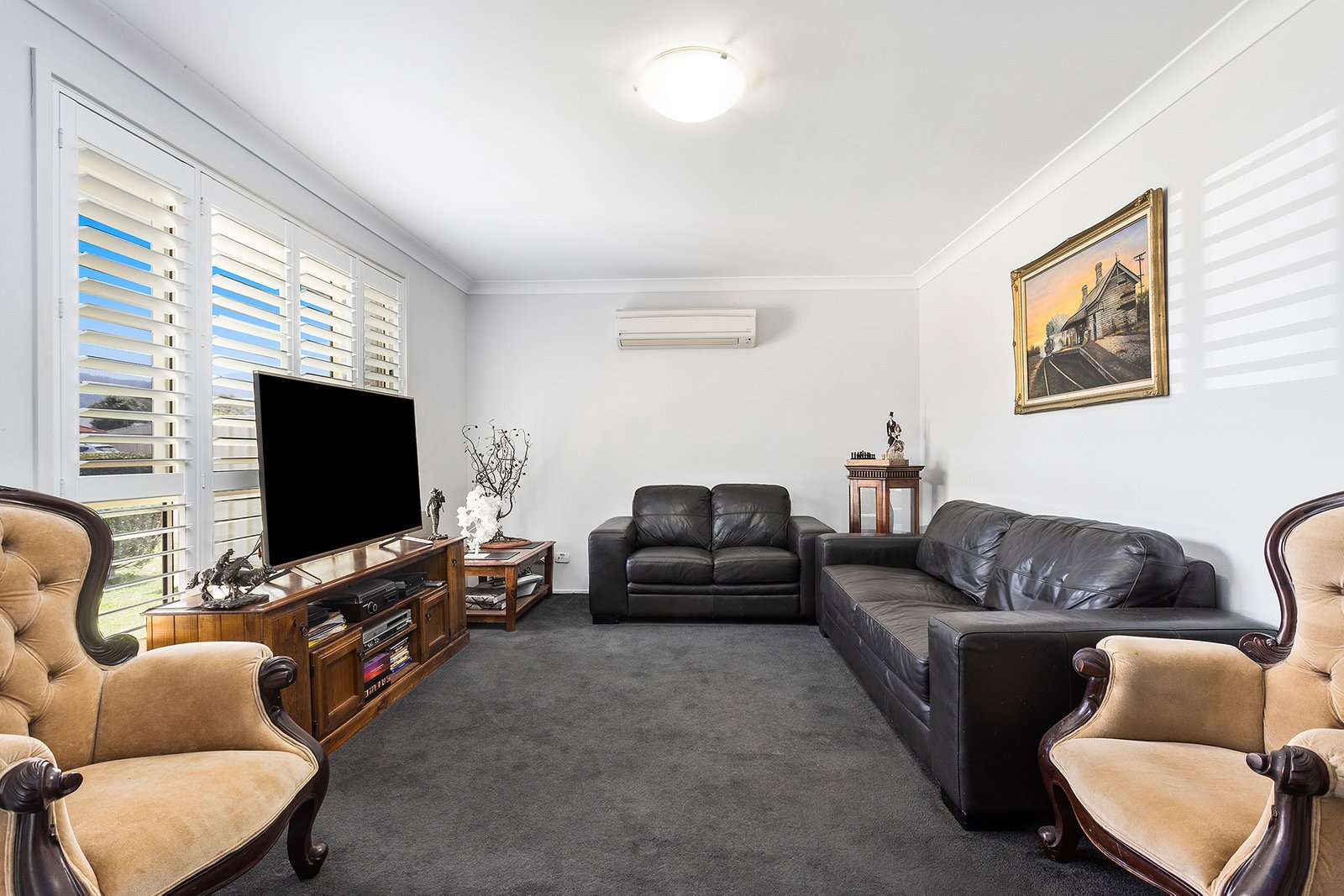 52 Sunnybank Crescent HORSLEY 2