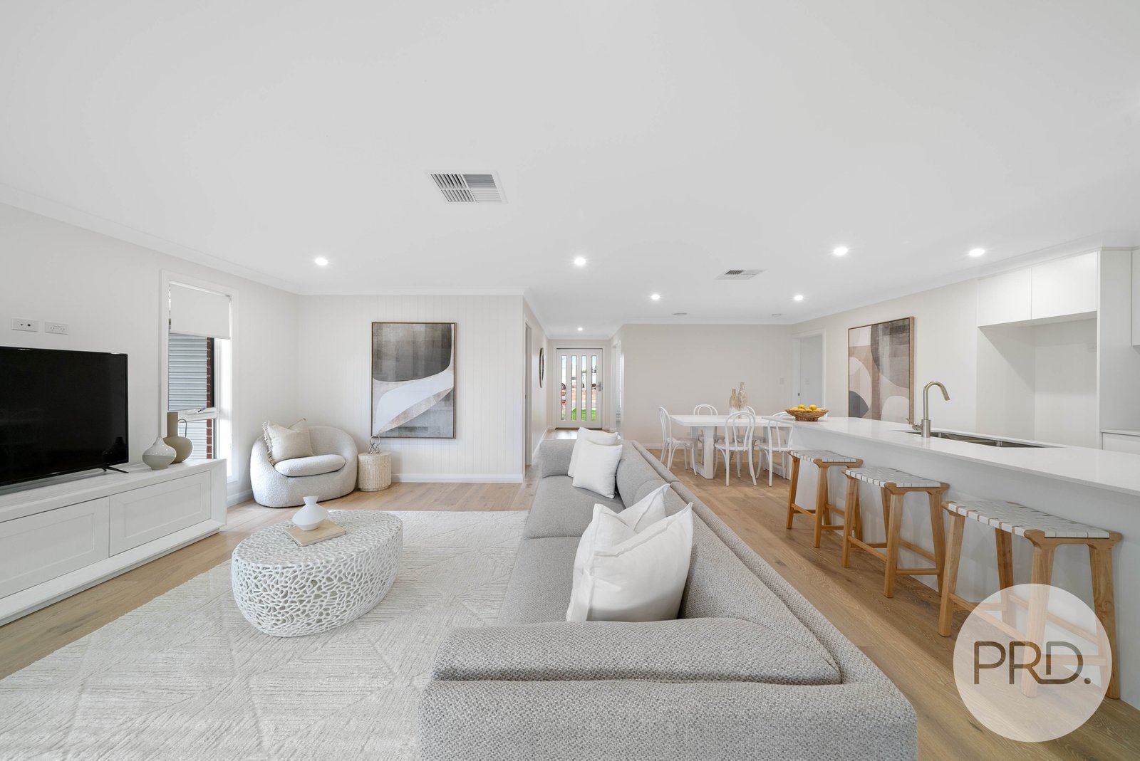 52 Valencia Drive GOBBAGOMBALIN 3