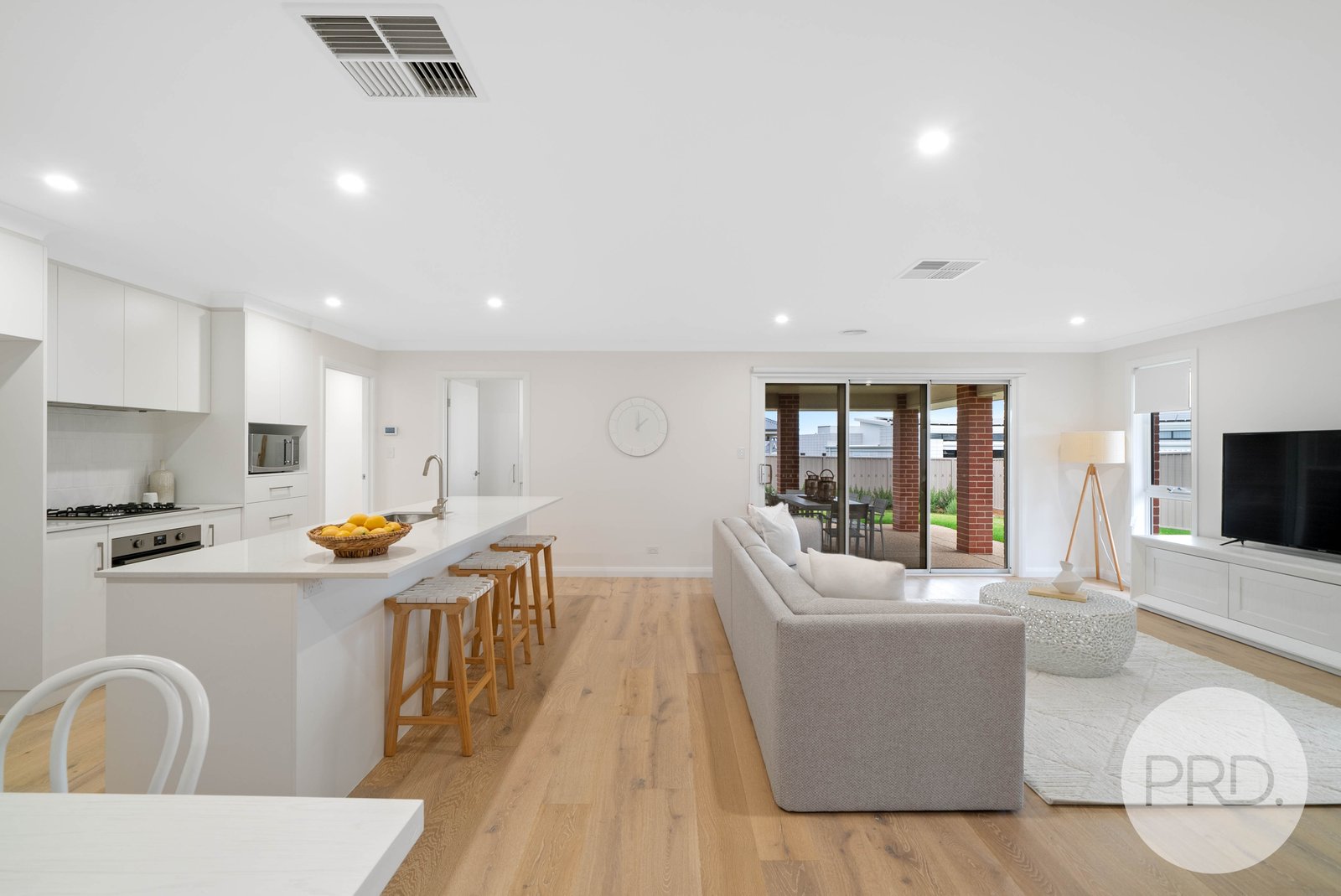 52 Valencia Drive GOBBAGOMBALIN 6