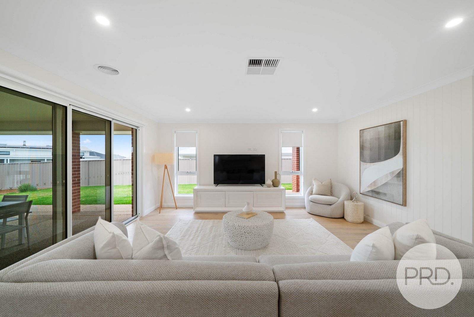 52 Valencia Drive GOBBAGOMBALIN 7