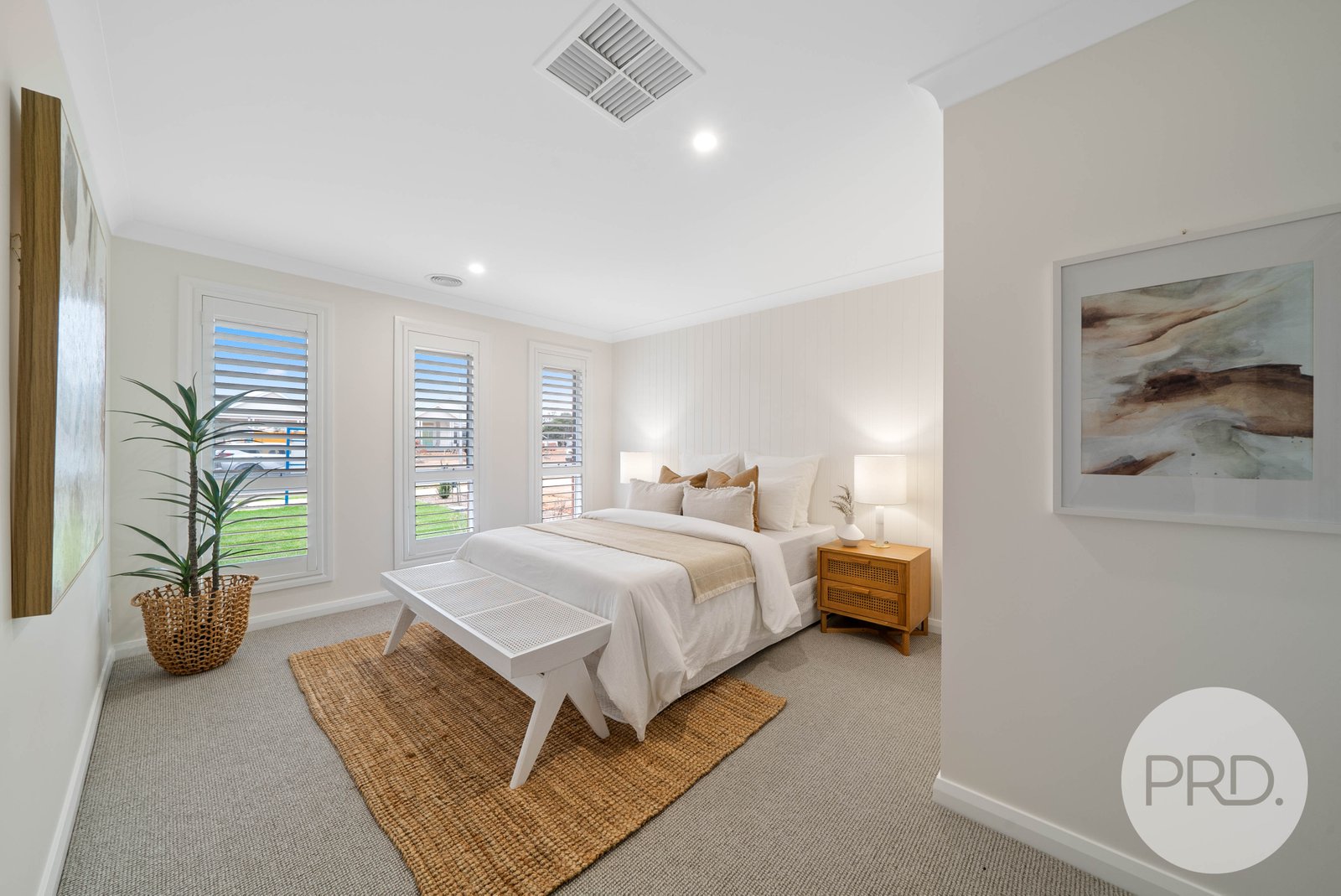 52 Valencia Drive GOBBAGOMBALIN 9