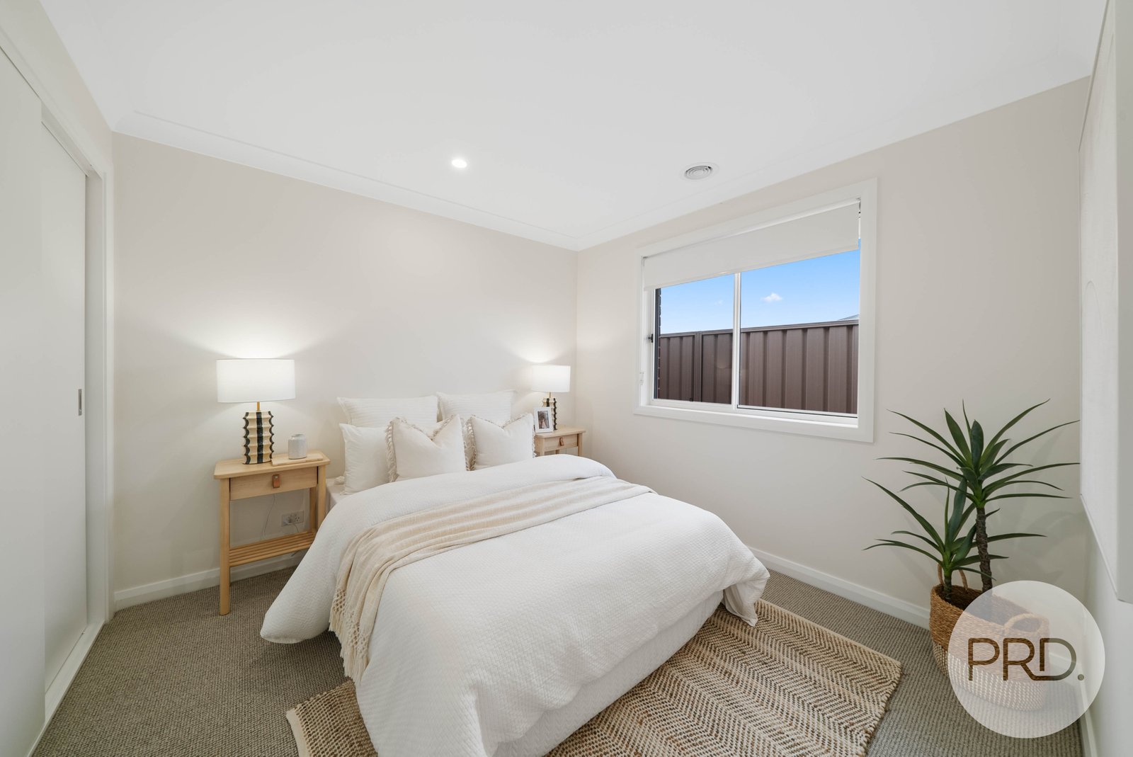 52 Valencia Drive GOBBAGOMBALIN 11