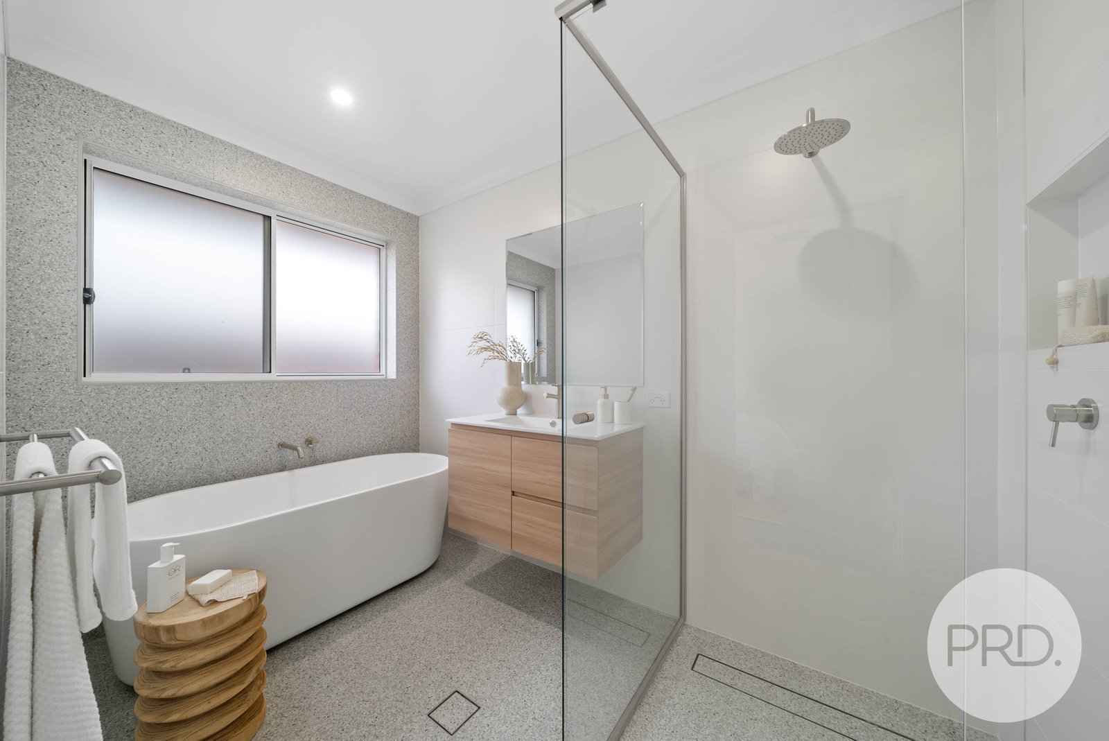 52 Valencia Drive GOBBAGOMBALIN 14