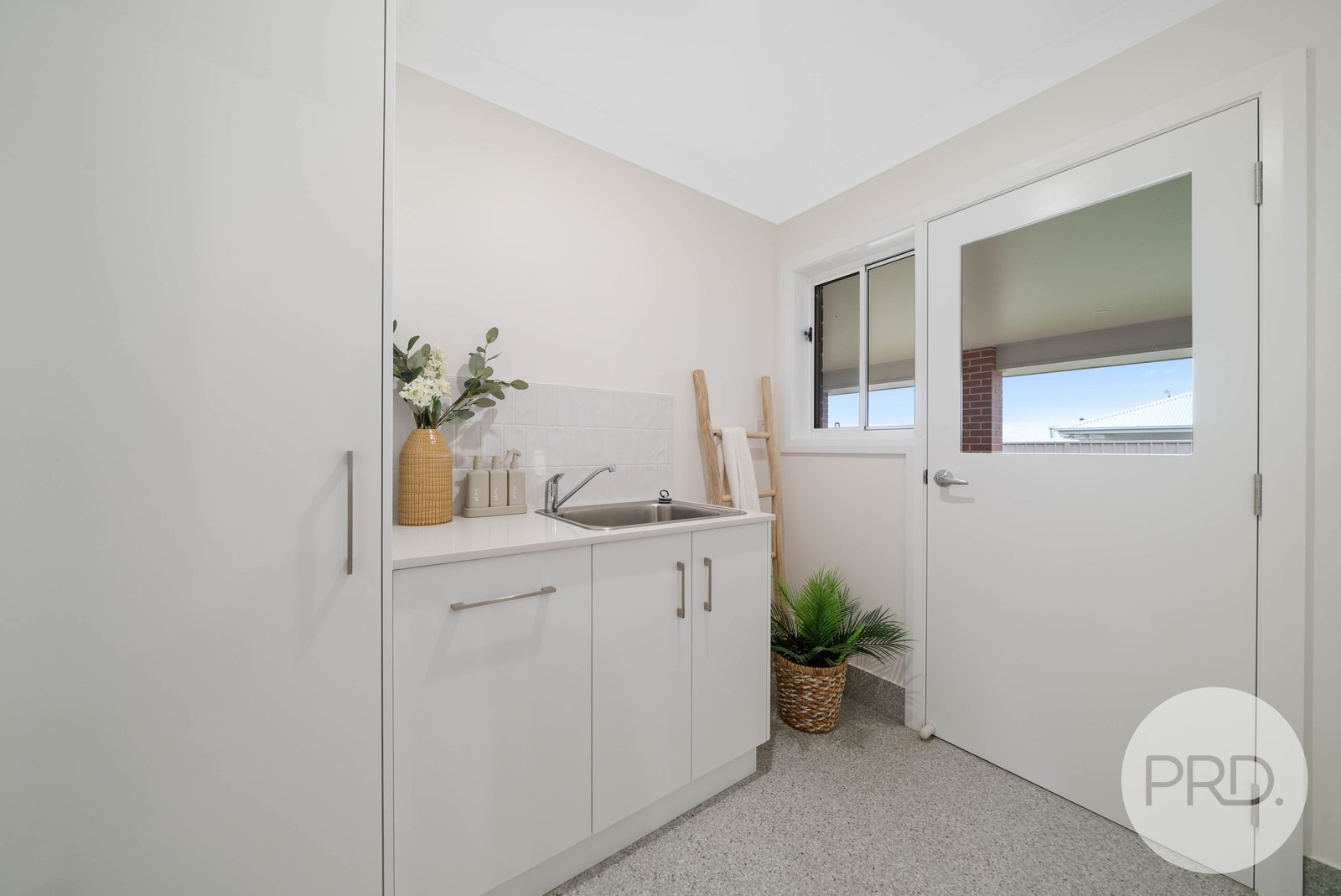 52 Valencia Drive GOBBAGOMBALIN 15
