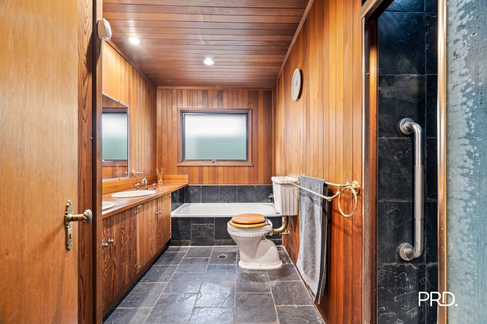 52 Woodland Crescent NARELLAN 9