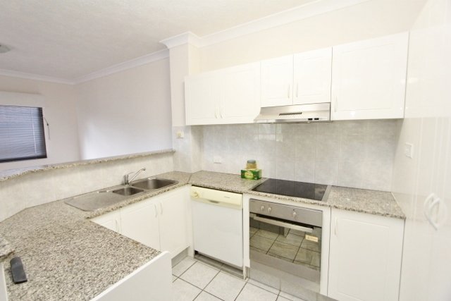 5/20 Little Norman Street SOUTHPORT 3