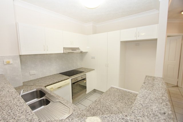 5/20 Little Norman Street SOUTHPORT 4