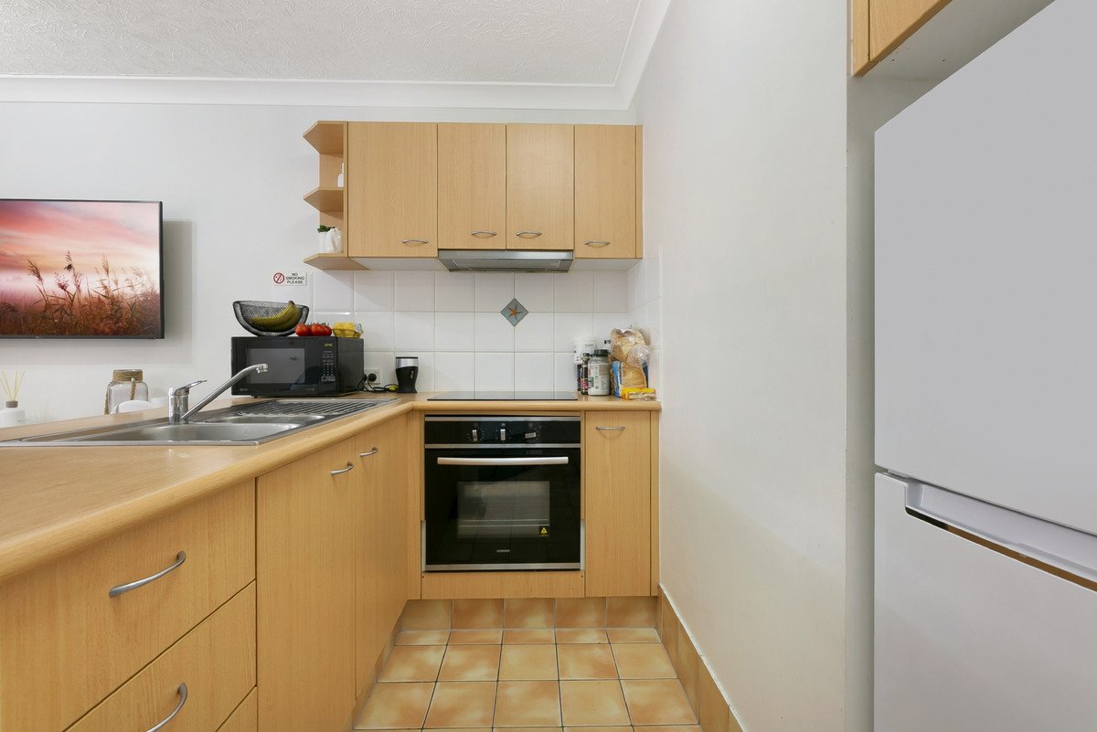 5/21-25 Peerless Avenue Mermaid Beach 7