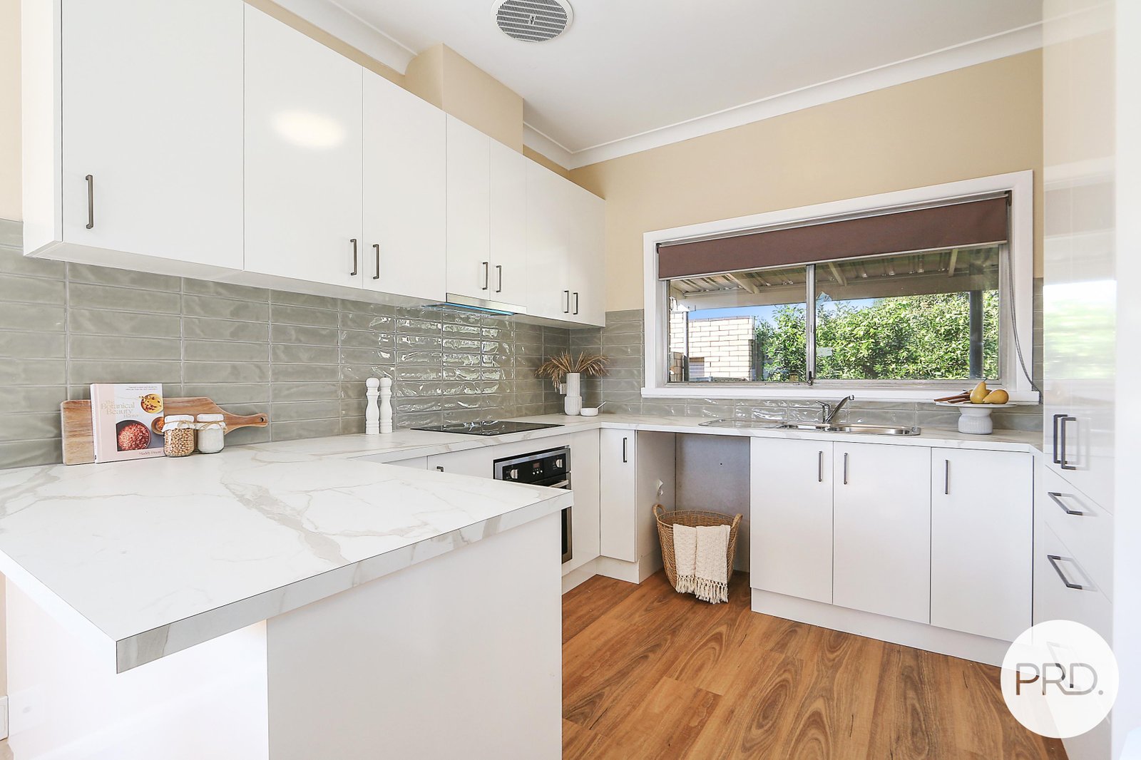 521 Mutsch Street LAVINGTON 7