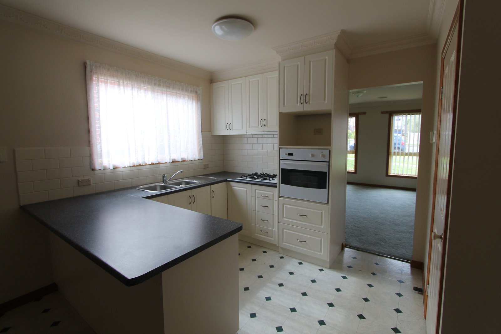 521 Sherrard Street BLACK HILL 3