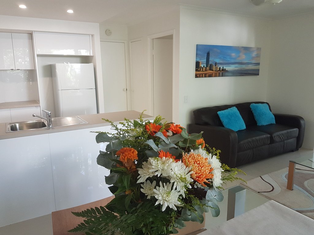 52/10 Alexandra Ave  MERMAID BEACH 1