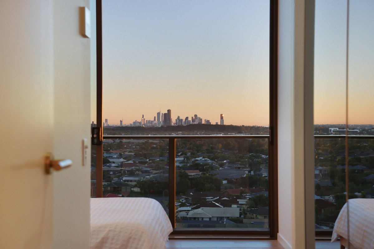 52/20 Executive Drive Burleigh Waters 1