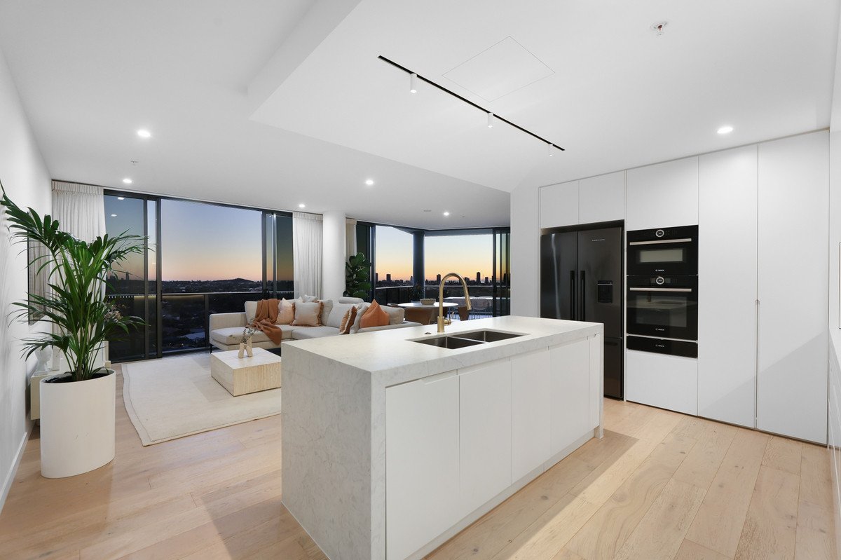 52/20 Executive Drive Burleigh Waters 2