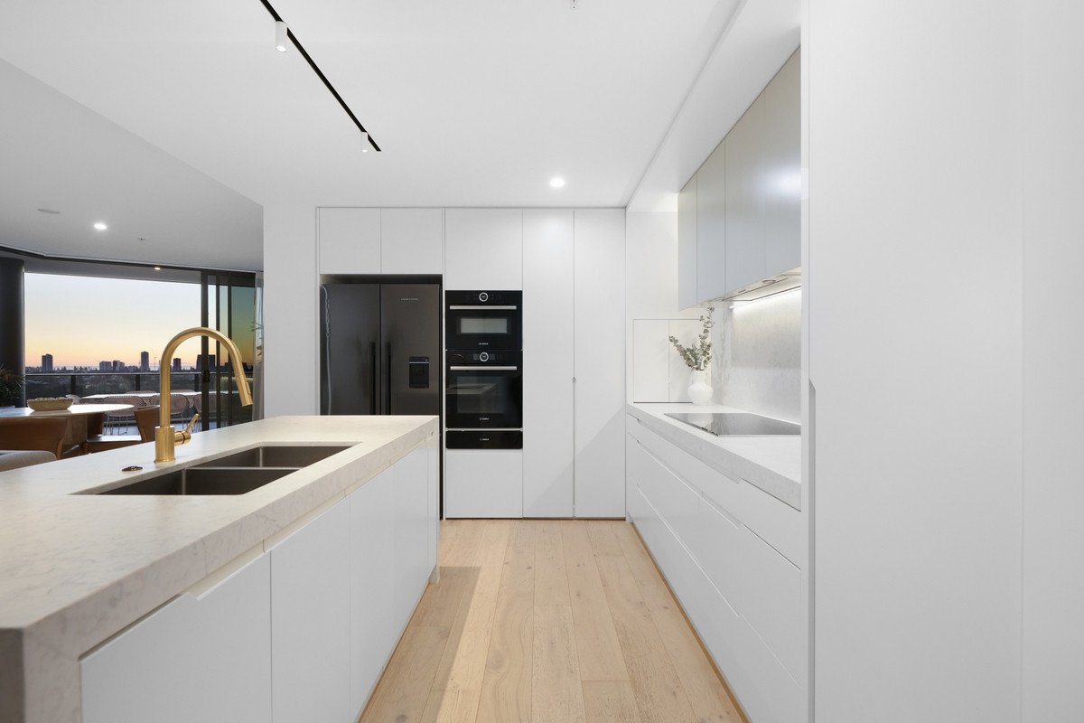 52/20 Executive Drive Burleigh Waters 3